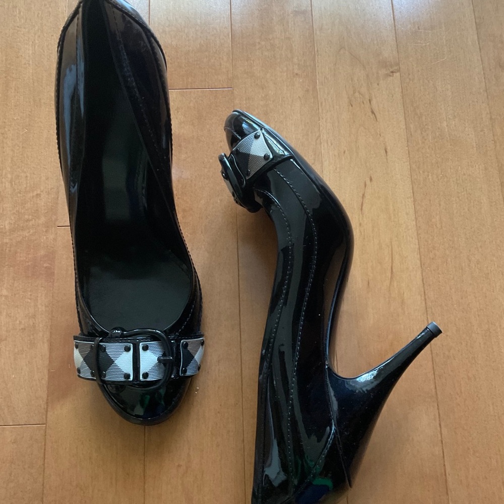 Burberry Armor Plate Buckle Pump - Picture 4 of 6